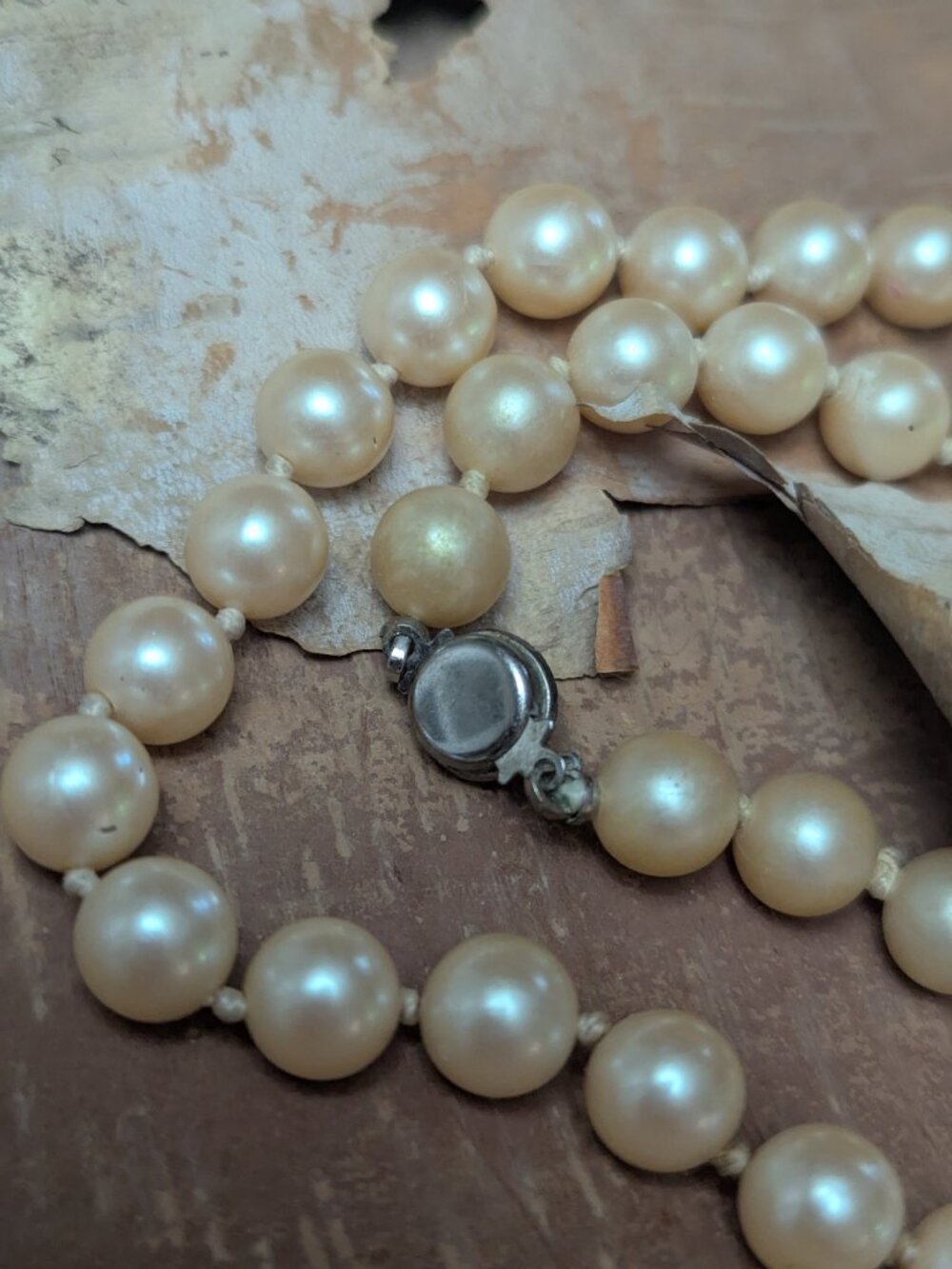 Vintage Faux pearl necklace 30 inch - Picture 3 of 5